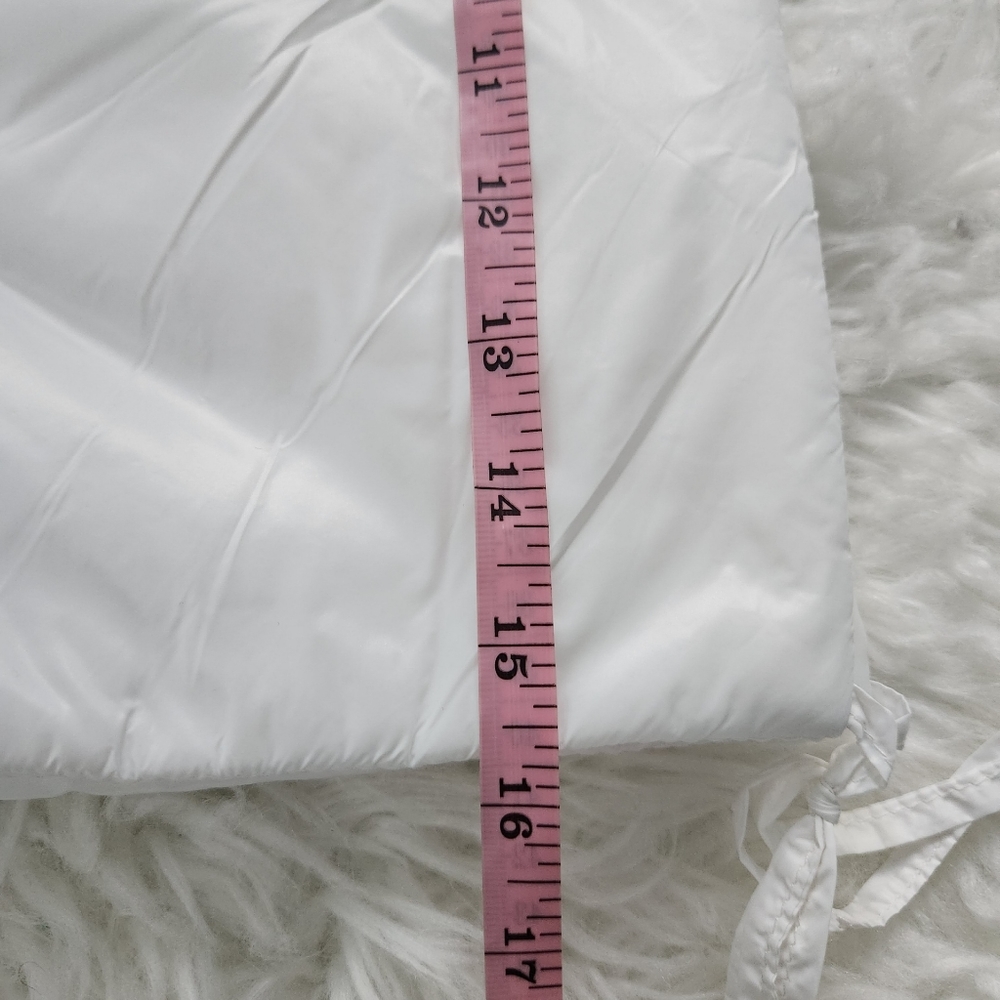 Daisy Crop Zip Up Puffer Vest. Size Medium. New. Open sides that tie. - Picture 5 of 7